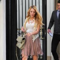Blake Lively on the set of 'Gossip Girl' shooting on location | Picture 68560